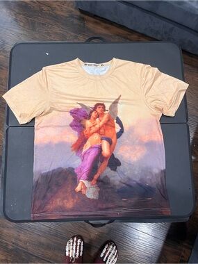 Angel Graphic Short-Sleeve Tee in Peach